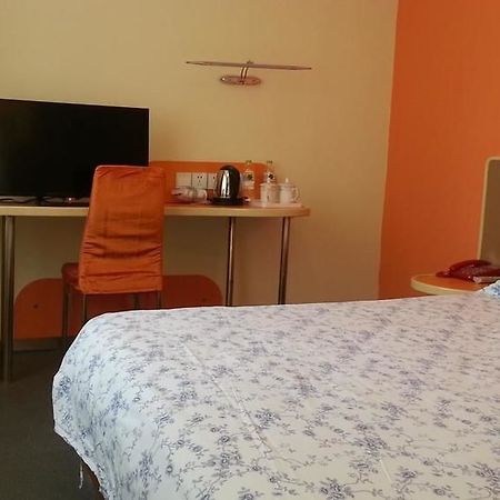 Motel 168 Hotel Urumqi Buitenkant foto