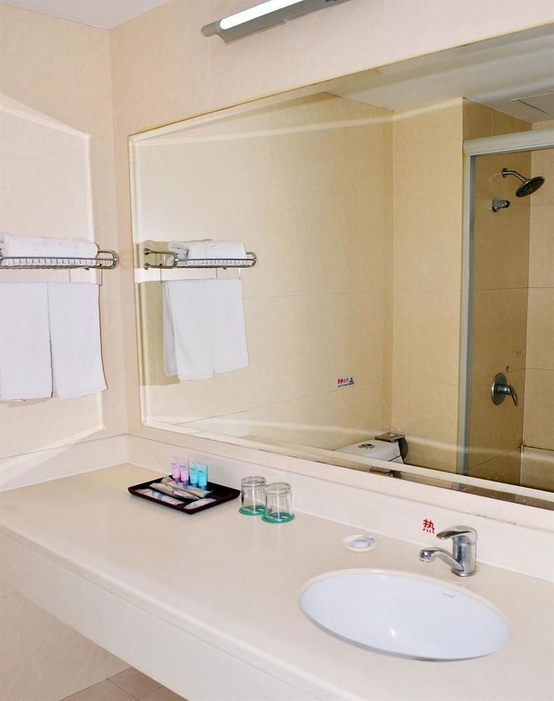 Motel 168 Hotel Urumqi Buitenkant foto